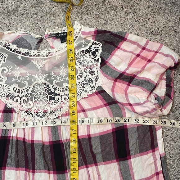 TORRID Pink Plaid Blouse Top Women’s Sz 2, 2X Floral Crochet Lace balloon sleeve - Picture 6 of 6